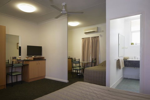 Baileys Parkside Motel By VetroBlu - Accommodation in Surfers Paradise 12