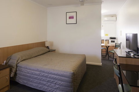 Baileys Parkside Motel By VetroBlu - Accommodation in Surfers Paradise 9