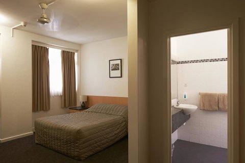 Baileys Parkside Motel By VetroBlu - Accommodation in Surfers Paradise 15