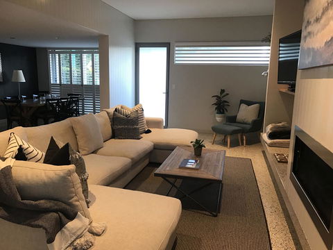 The Urban Beach House - Accommodation in Surfers Paradise 3