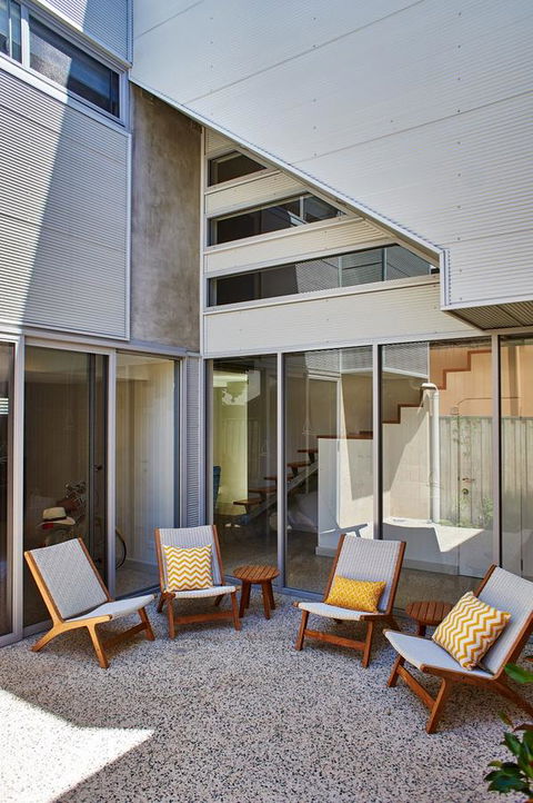 The Urban Beach House - Accommodation in Surfers Paradise 11