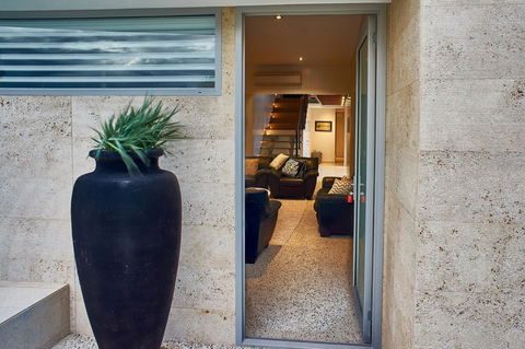 The Urban Beach House - Accommodation in Surfers Paradise 6