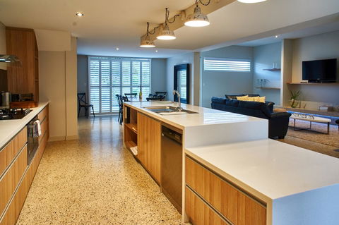 The Urban Beach House - Accommodation in Surfers Paradise 8