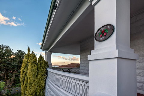 Serpentine Rose - Accommodation in Surfers Paradise 0