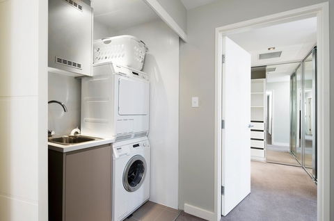 Claremont Quarter Luxury Apartment - Accommodation in Surfers Paradise 13