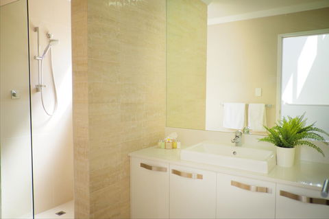 Cottesloe Artist's Beach Retreat - Accommodation in Surfers Paradise 25
