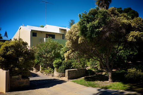 Cottesloe Artist's Beach Retreat - Accommodation in Surfers Paradise 4
