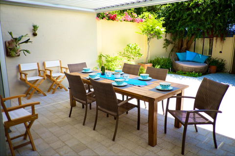 Cottesloe Artist's Beach Retreat - Accommodation in Surfers Paradise 2