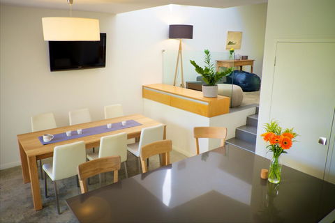 Cottesloe Artist's Beach Retreat - Accommodation in Surfers Paradise 12