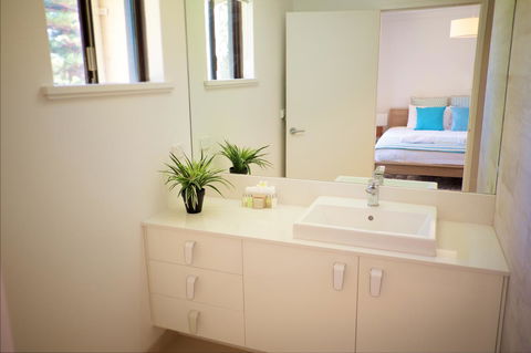 Cottesloe Artist's Beach Retreat - Accommodation in Surfers Paradise 20