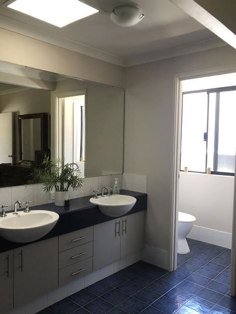 BeachHideaway@Scarborough - Accommodation in Surfers Paradise 5