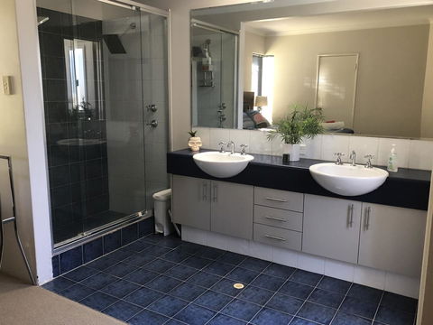 BeachHideaway@Scarborough - Accommodation in Surfers Paradise 6