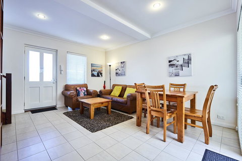 Fremantle Townhouse U/5 - Accommodation in Surfers Paradise 4