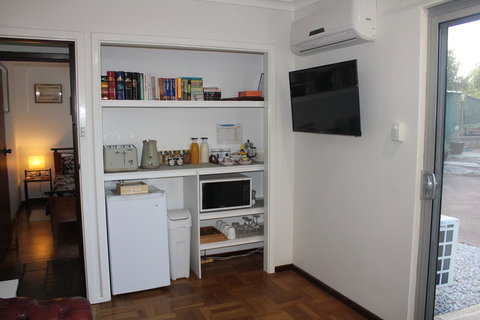 Jacaranda Hideaway Bed & Breakfast - Accommodation in Surfers Paradise 4