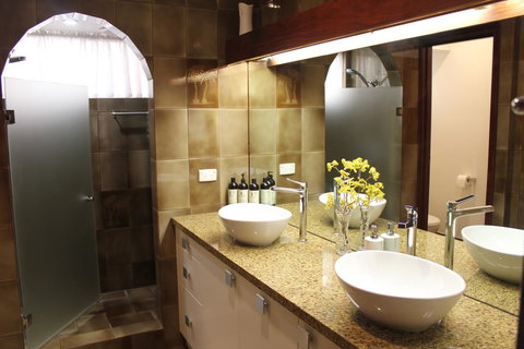 Jacaranda Hideaway Bed & Breakfast - Accommodation in Surfers Paradise 7