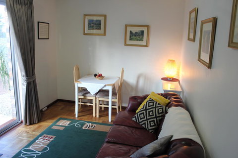 Jacaranda Hideaway Bed & Breakfast - Accommodation in Surfers Paradise 3