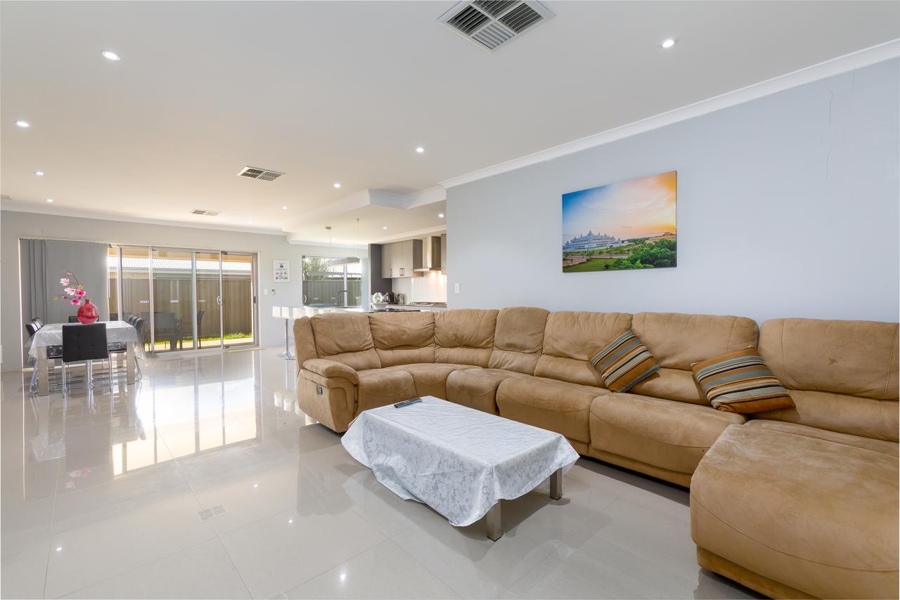 Harrisdale WA Accommodation in Surfers Paradise
