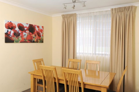 Lodestar Waterside Apartments - Accommodation in Surfers Paradise 32