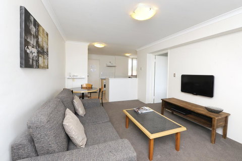 Lodestar Waterside Apartments - Accommodation in Surfers Paradise 11