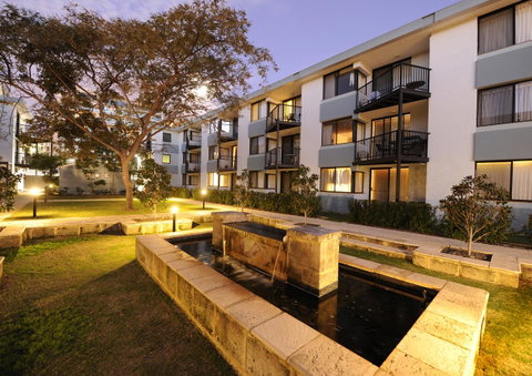 Lodestar Waterside Apartments - Accommodation in Surfers Paradise 3