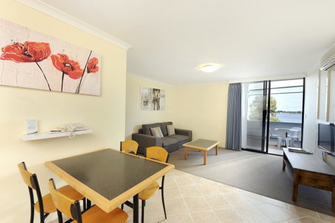 Lodestar Waterside Apartments - Accommodation in Surfers Paradise 21