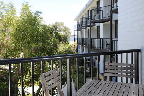 Lodestar Waterside Apartments - Accommodation in Surfers Paradise 36