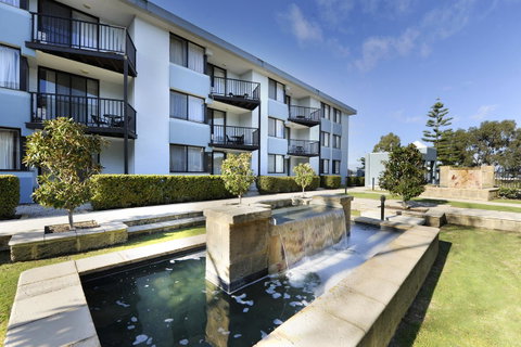 Lodestar Waterside Apartments - Accommodation in Surfers Paradise 2