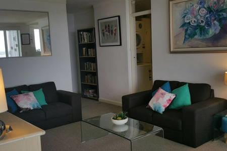 High Tor - Accommodation in Surfers Paradise 14