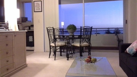 High Tor - Accommodation in Surfers Paradise 2