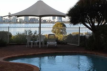 High Tor - Accommodation in Surfers Paradise 22