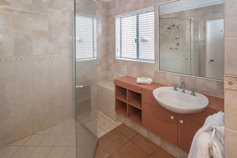 Bayshore Beachside Resort - Accommodation in Surfers Paradise 21