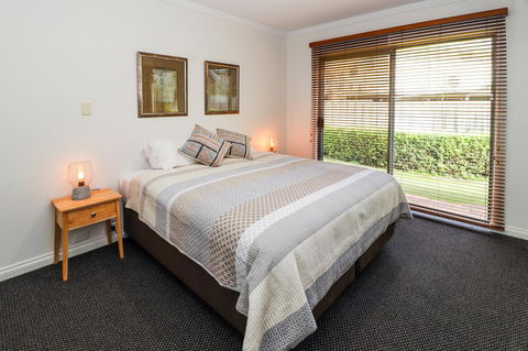 Bayshore Beachside Resort - Accommodation in Surfers Paradise 1