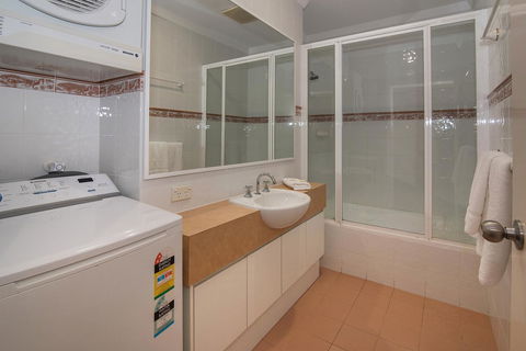 Bayshore Beachside Resort - Accommodation in Surfers Paradise 35