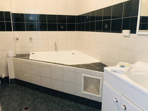 Seashore Memories - Sleeps 3 - Accommodation in Surfers Paradise 12
