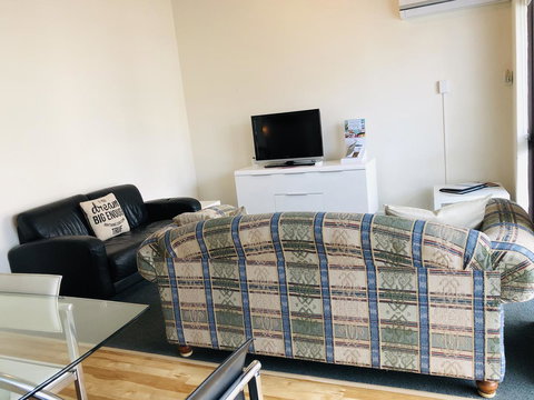 Seashore Memories - Sleeps 3 - Accommodation in Surfers Paradise 4