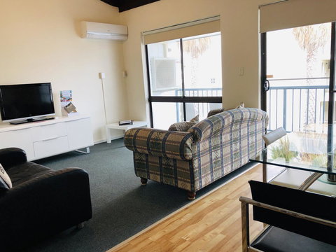 Seashore Memories - Sleeps 3 - Accommodation in Surfers Paradise 3