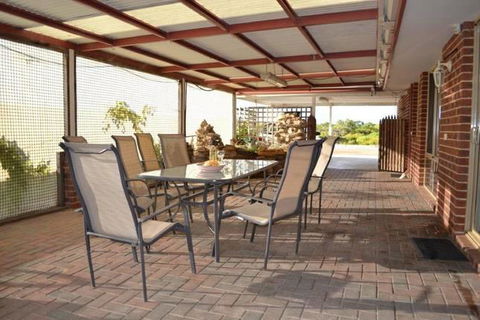 Beach Place @ Leeman - Accommodation in Surfers Paradise 1