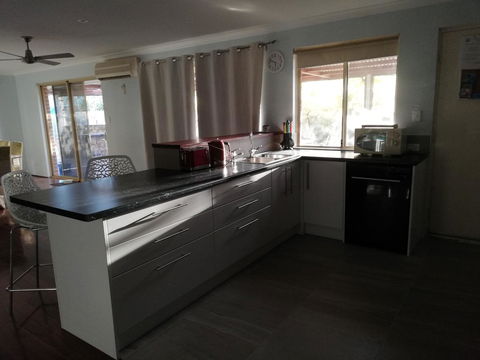 Beach Place @ Leeman - Accommodation in Surfers Paradise 5