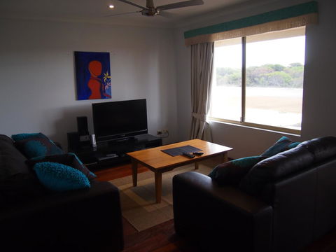 Beach Place @ Leeman - Accommodation in Surfers Paradise 8