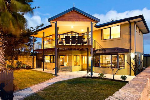 Mullaloo Beachfront Retreat - Accommodation in Surfers Paradise 0