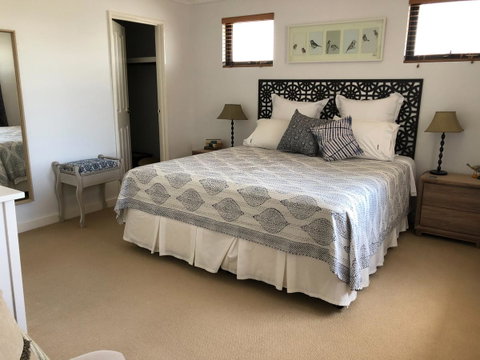 Mullaloo Beachfront Retreat - Accommodation in Surfers Paradise 6
