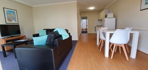 West Beach Lagoon 202 - Quiet & Ground Floor! - Accommodation in Surfers Paradise 9