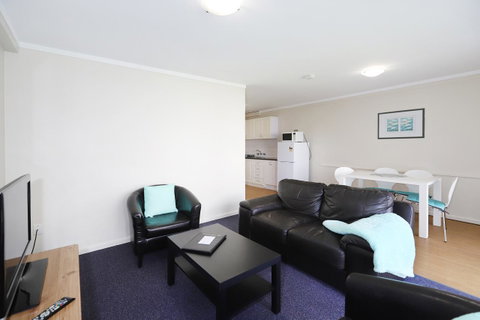 West Beach Lagoon 202 - Quiet & Ground Floor! - Accommodation in Surfers Paradise 11