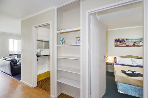 West Beach Lagoon 202 - Quiet & Ground Floor! - Accommodation in Surfers Paradise 10