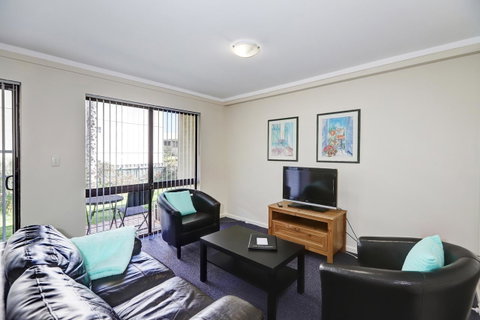 West Beach Lagoon 202 - Quiet & Ground Floor! - Accommodation in Surfers Paradise 12