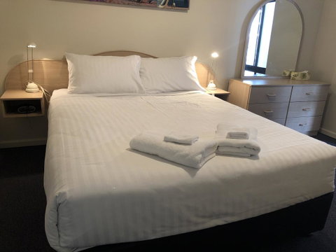 West Beach Lagoon 202 - Quiet & Ground Floor! - Accommodation in Surfers Paradise 3