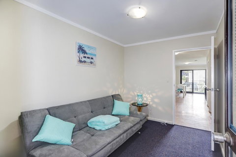 West Beach Lagoon 202 - Quiet & Ground Floor! - Accommodation in Surfers Paradise 4