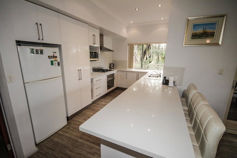 Fern Creek - Accommodation in Surfers Paradise 5