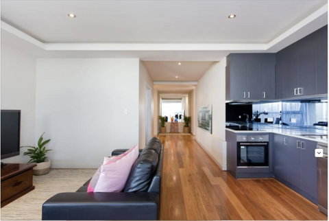 Adele's Luxury South Beach Apartment With King Bed - Accommodation in Surfers Paradise 12