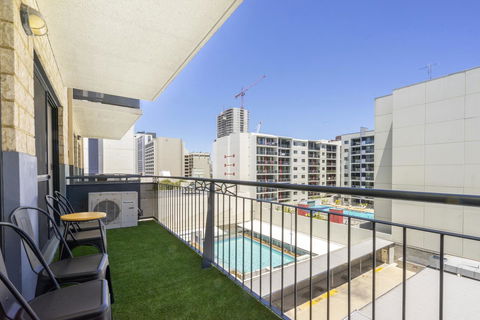 Oversized Eastend Sleeps 6 Free PARKING+POOL WIFI - Accommodation in Surfers Paradise 22